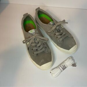 Cariuma Gray Oca Low Top Sneakers